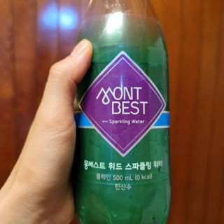몽베스트 Montbest with Sparkling water Plain 20병 — 5점을 준 리뷰어가 2022년 7월 올린 사용 사진