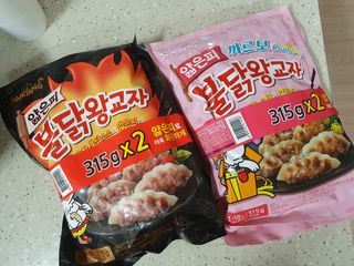 삼양냉동 [삼양] 얇은피불닭왕교자+얇은피까르보불닭왕교자 총4팩 — 2점을 준 리뷰어가 2021년 2월 올린 사용 사진