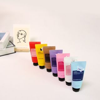 쿤달 BT21 시어버터 앤 마카다미아 퓨어 핸드크림 50ml 7구 기프트 세트 — 5점을 준 리뷰어가 2021년 3월 올린 사용 사진