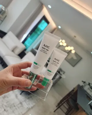 [AHC] 세이프온 에센스 선크림 올리브영 스페셜 증정 기획세트 — 5점을 준 리뷰어가 2022년 6월 올린 사용 사진