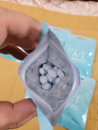 입 냄새 완화에 도움을 주는 에티켓 캔디 앳캔디 스트롱민트 — 5점을 준 리뷰어가 2021년 1월 올린 사용 사진
