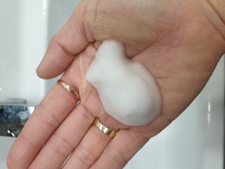 헤어플러스 콴디 아침세안제 폼클렌징 퓨어 어니스티 모닝클렌저 — 4.5점을 준 리뷰어가 2021년 3월 올린 사용 사진