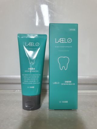 치과에서 쓰는 치약 _ 라벨제로 저불소 꼬마, 키즈, 유아, 베이비, 주니어 안전한 어린이치약 — 5점을 준 리뷰어가 2022년 10월 올린 사용 사진