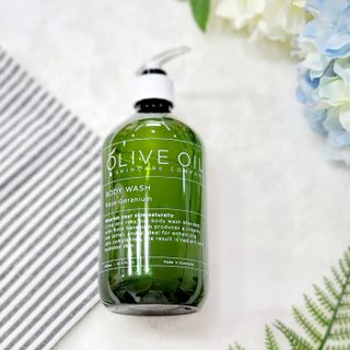 올리브 오일 스킨케어 컴퍼니 [OOSC] 향기로운 보습 로즈 제라늄 바디워시 500ml — 5점을 준 리뷰어가 2021년 5월 올린 사용 사진