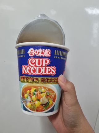 NISSIN 닛신 컵누들  4종 - 씨푸드오리지날, 씨푸드 스파이시, 씨푸드 커리, 씨푸드 XO소스 — 5점을 준 리뷰어가 2022년 11월 올린 사용 사진