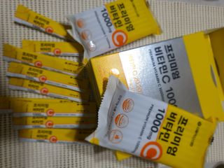 서울약사신협 프리미엄 비타민C 1,000mg_2.5g x 50포 — 5점을 준 리뷰어가 2021년 10월 올린 사용 사진