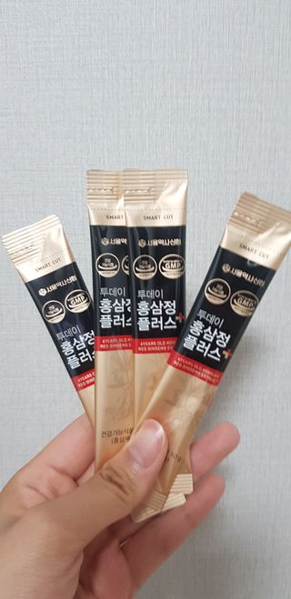 서울약사신협_투데이홍삼정플러스스틱_10g x 30포 — 5점을 준 리뷰어가 2021년 6월 올린 사용 사진