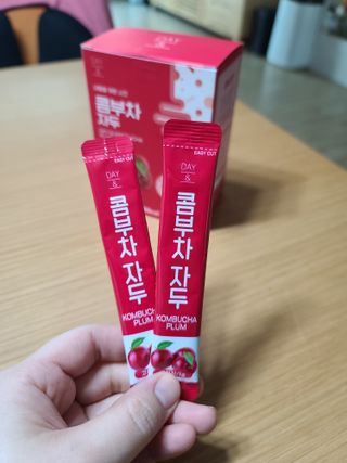 참앤들황토농원 7가지 맛! 탄산 톡톡! 스파클링! 데이앤 콤부차 7종 10포 1박스씩 ★총 7박스★ — 4점을 준 리뷰어가 2023년 3월 올린 사용 사진