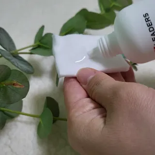 리더스코스메틱 리더스 카밍 바이오틱스 에센스 워터 — 5점을 준 리뷰어가 2022년 2월 올린 사용 사진