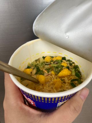 NISSIN 닛신 컵누들  4종 - 씨푸드오리지날, 씨푸드 스파이시, 씨푸드 커리, 씨푸드 XO소스 — 5점을 준 리뷰어가 2022년 11월 올린 사용 사진