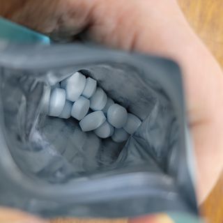 입 냄새 완화에 도움을 주는 에티켓 캔디 앳캔디 스트롱민트 — 5점을 준 리뷰어가 2021년 2월 올린 사용 사진