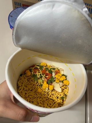 NISSIN 닛신 컵누들  4종 - 씨푸드오리지날, 씨푸드 스파이시, 씨푸드 커리, 씨푸드 XO소스 — 3.5점을 준 리뷰어가 2022년 11월 올린 사용 사진