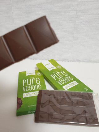 당류2g 자일리톨로 단맛을낸 슈카 퓨어비건 무설탕초콜릿 Xucker vegan 2개입 — 5점을 준 리뷰어가 2021년 4월 올린 사용 사진