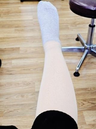 [원더워크] 의료용 압박스타킹, 종아리형 압박밴드 1세트 — 5점을 준 리뷰어가 2024년 7월 올린 사용 사진