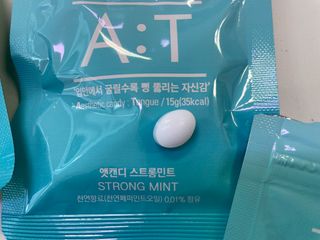 입 냄새 완화에 도움을 주는 에티켓 캔디 앳캔디 스트롱민트 — 5점을 준 리뷰어가 2021년 3월 올린 사용 사진