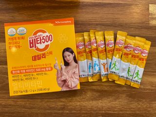 광동생활건강 [광동] 비타500데일리스틱 크리스마스 에디션 60포+20포 추가 증정&쇼핑백+스티커 gift — 5점을 준 리뷰어가 2021년 12월 올린 사용 사진