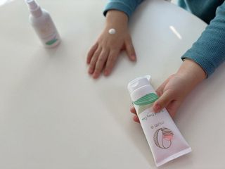 mom e 맘이 내추럴 베이비 케어 크림+바디오일 — 5점을 준 리뷰어가 2021년 1월 올린 사용 사진