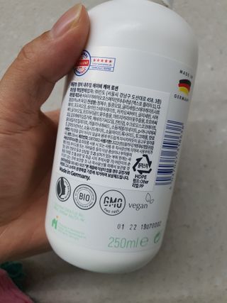 mom e 맘이 내추럴 베이비 케어 샴푸앤바스+로션 — 5점을 준 리뷰어가 2021년 1월 올린 사용 사진