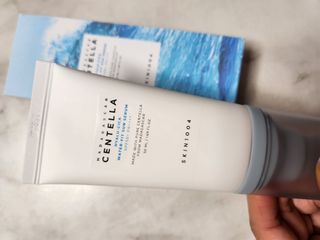 [스킨1004] 마다가스카르 센텔라 히알루-시카 워터핏 선세럼 50ml — 5점을 준 리뷰어가 2024년 5월 올린 사용 사진