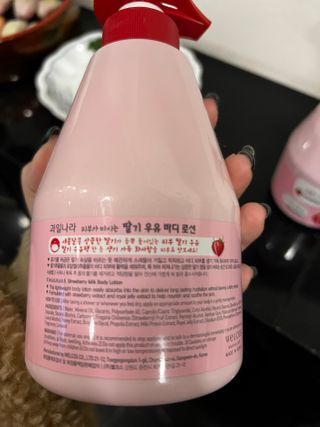[과일나라] 피부가 마시는 딸기우유 바디클렌저&바디로션 — 5점을 준 리뷰어가 2022년 2월 올린 사용 사진