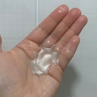 프리마인 더이상 뻣뻣하고 효과없는 탈모샴푸는 NO. 근본부터 케어하는 셀베이스 그린티샴푸(500ml) — 5점을 준 리뷰어가 2023년 4월 올린 사용 사진