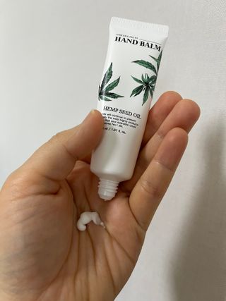 버텍스넘버원 버텍스 넘버원 햄프씨드오일 핸드밤, 바디크림 — 5점을 준 리뷰어가 2022년 3월 올린 사용 사진
