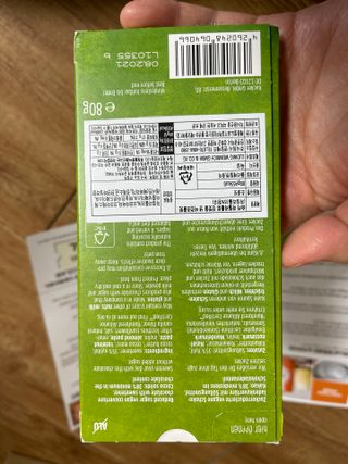 당류2g 자일리톨로 단맛을낸 슈카 퓨어비건 무설탕초콜릿 Xucker vegan 2개입 — 2.5점을 준 리뷰어가 2021년 4월 올린 사용 사진