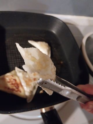 (주)성경순만두 곤약만두.콘치즈만두,삼각당면만두,당면 야끼만두,대구전통 납작만두,떡뽁이 매콤소스,달콤소스 — 5점을 준 리뷰어가 2023년 4월 올린 사용 사진