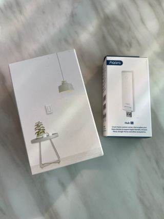 아카라 조명 스위치를 누워서 끄는 방법 (스마트 조명 스위치 2구 + 무선 리모트 스위치 1구 T1, 스마트 허브 E1) — 5점을 준 리뷰어가 2022년 1월 올린 사용 사진