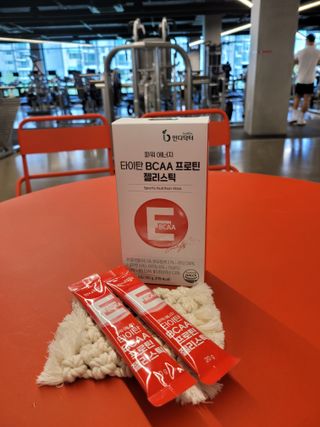 [인디닥터] 타이탄 BCAA 프로틴 젤리스틱 — 5점을 준 리뷰어가 2022년 5월 올린 사용 사진