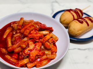 빨간키트 떡볶이 밀키트 2~3인분 매운맛 국물 떡볶이 만들기 쉬운 황금 레시피 분말 소스로 간편한 요리 — 5점을 준 리뷰어가 2021년 8월 올린 사용 사진