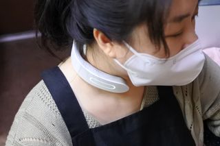 멜리언스 목 마사지기 — 5점을 준 리뷰어가 2022년 2월 올린 사용 사진