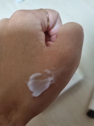 멈칫(MUMCHIT) 넥퍼퓸 NECKPERFUME 2가지 향 — 5점을 준 리뷰어가 2021년 12월 올린 사용 사진