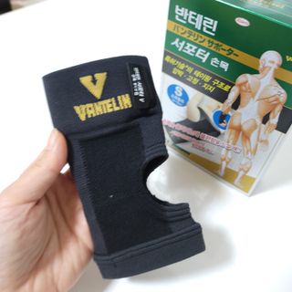 반테린서포터 손목 — 5점을 준 리뷰어가 2021년 8월 올린 사용 사진