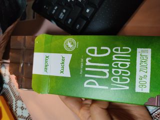 당류2g 자일리톨로 단맛을낸 슈카 퓨어비건 무설탕초콜릿 Xucker vegan 2개입 — 5점을 준 리뷰어가 2021년 4월 올린 사용 사진