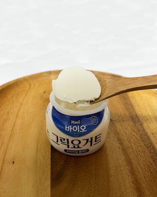 매일바이오 그릭요거트 오리지널 플레인 4개, 로스터리 커피믹스 4개 — 4.5점을 준 리뷰어가 2021년 12월 올린 사용 사진