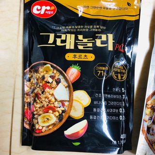 씨알푸드 씨알로 그래놀라 2종 후르츠+크랜베리 아몬드 — 5점을 준 리뷰어가 2022년 7월 올린 사용 사진