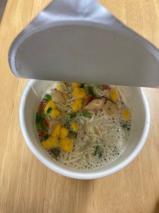 NISSIN 닛신 컵누들  4종 - 씨푸드오리지날, 씨푸드 스파이시, 씨푸드 커리, 씨푸드 XO소스 — 5점을 준 리뷰어가 2022년 11월 올린 사용 사진