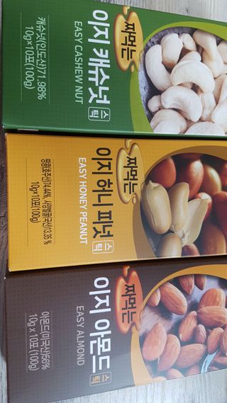 짜먹는 이지견과 짜먹는 이지아몬드, 짜먹는 이지허니피넛, 짜먹는 이지캐슈넛 각 10g X  10포 — 3점을 준 리뷰어가 2021년 2월 올린 사용 사진