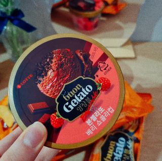 롯데제과 본젤라또 비스킷&바닐라카라멜바, 본젤라또 베리쇼콜라컵 — 5점을 준 리뷰어가 2021년 12월 올린 사용 사진