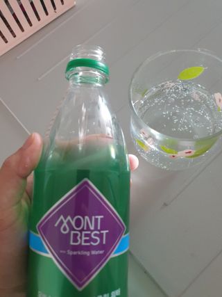몽베스트 Montbest with Sparkling water Plain 20병 — 4.5점을 준 리뷰어가 2022년 6월 올린 사용 사진