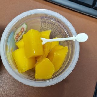 돌 MF[Dole] 파인애플컵/망고컵/복숭아컵 198g 6입X1박스 (맛 1가지 랜덤 발송) — 4.5점을 준 리뷰어가 2024년 5월 올린 사용 사진