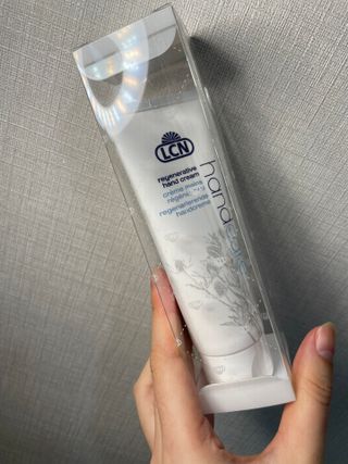 LCN(엘씨엔) LCN 리제너러티브 핸드크림 75ml 주름개선 고보습 재생핸드크림 — 5점을 준 리뷰어가 2022년 8월 올린 사용 사진