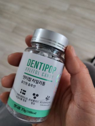 작심연구소 구취제거+충치예방+치아화이트닝 마법의 캔디 덴티팝3종(맛 랜덤 발송) — 5점을 준 리뷰어가 2022년 5월 올린 사용 사진