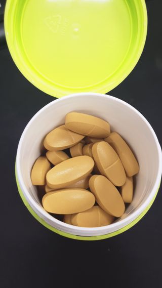 Swisse 스위스 고함량 밀크씨슬 35,000mg 60정 — 5점을 준 리뷰어가 2021년 11월 올린 사용 사진