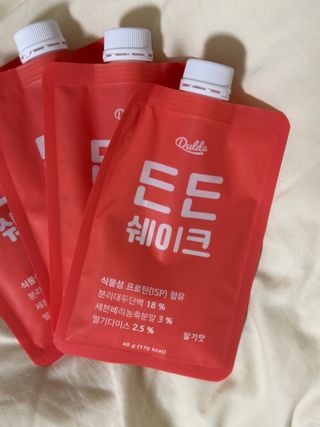 [덜다] 든든 식물성 단백질 쉐이크 40g X 7입 (곡물/딸기) — 2.5점을 준 리뷰어가 2023년 8월 올린 사용 사진