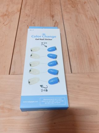 [네일가게] 햇빛에 닿으면 색이 변하는 신기한 햇살 반전 네일스티커_B — 4점을 준 리뷰어가 2021년 8월 올린 사용 사진