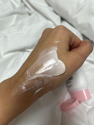 위시스 프리미엄 글루타치온  화이트닝 바디로션 — 5점을 준 리뷰어가 2023년 1월 올린 사용 사진