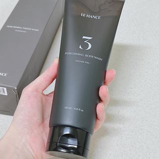 르핸스 퍼포밍 3 바디워시 비반트포렛/베티버포그 — 5점을 준 리뷰어가 2022년 12월 올린 사용 사진
