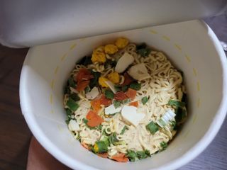NISSIN 닛신 컵누들  4종 - 씨푸드오리지날, 씨푸드 스파이시, 씨푸드 커리, 씨푸드 XO소스 — 5점을 준 리뷰어가 2023년 1월 올린 사용 사진
